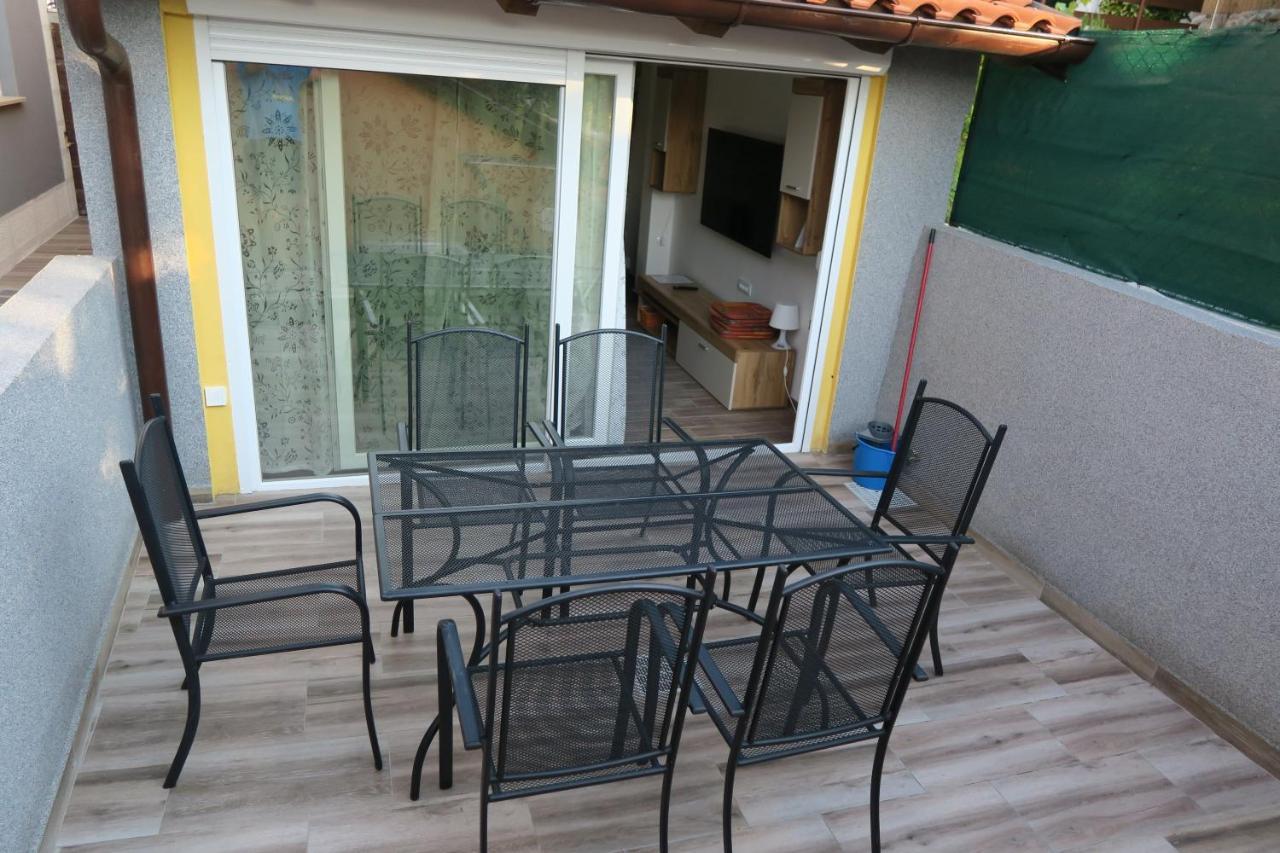 Holiday Home Ljubicic バスカ エクステリア 写真