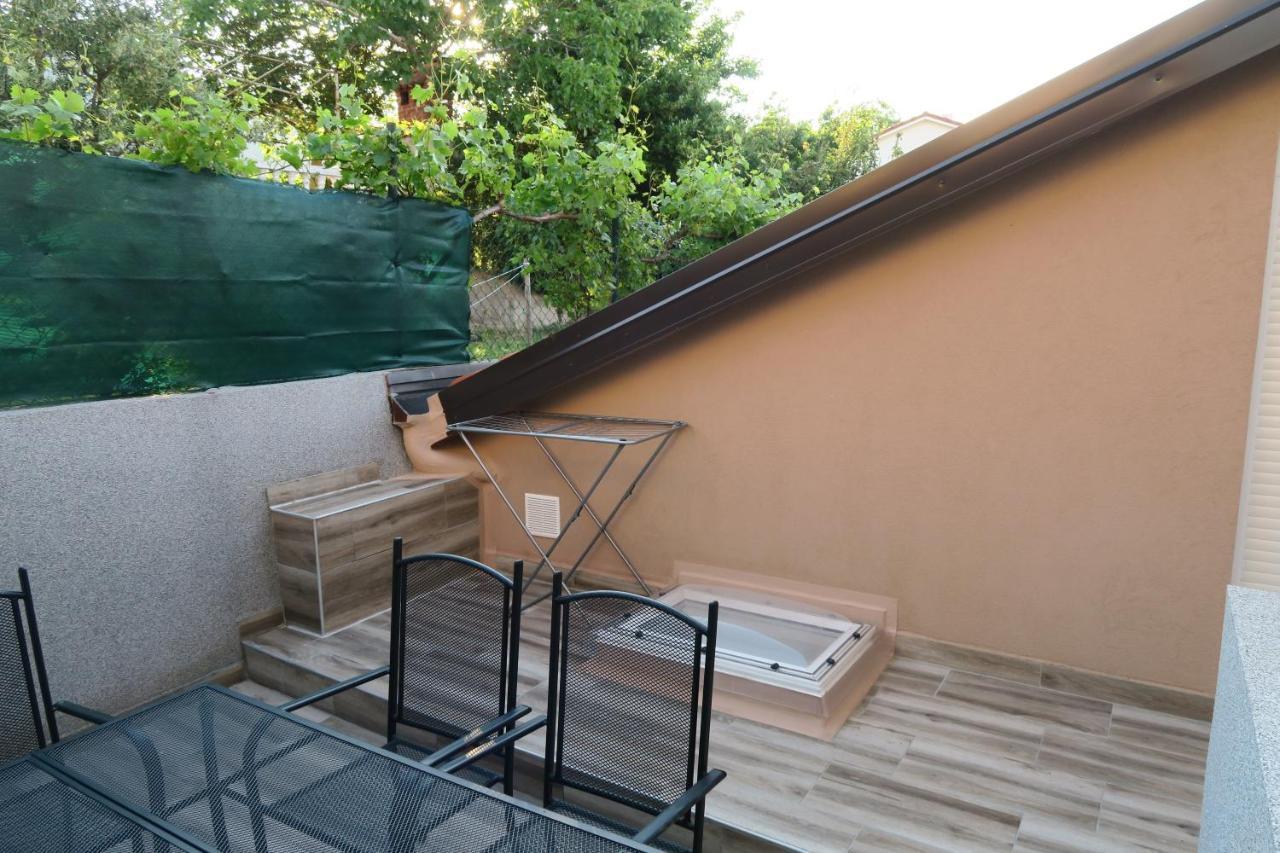 Holiday Home Ljubicic バスカ エクステリア 写真