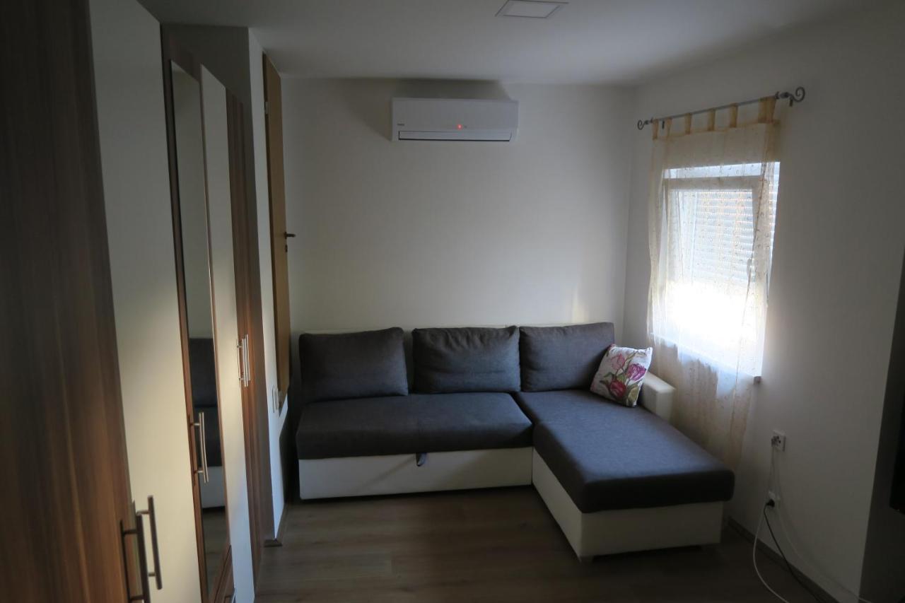 Holiday Home Ljubicic バスカ エクステリア 写真