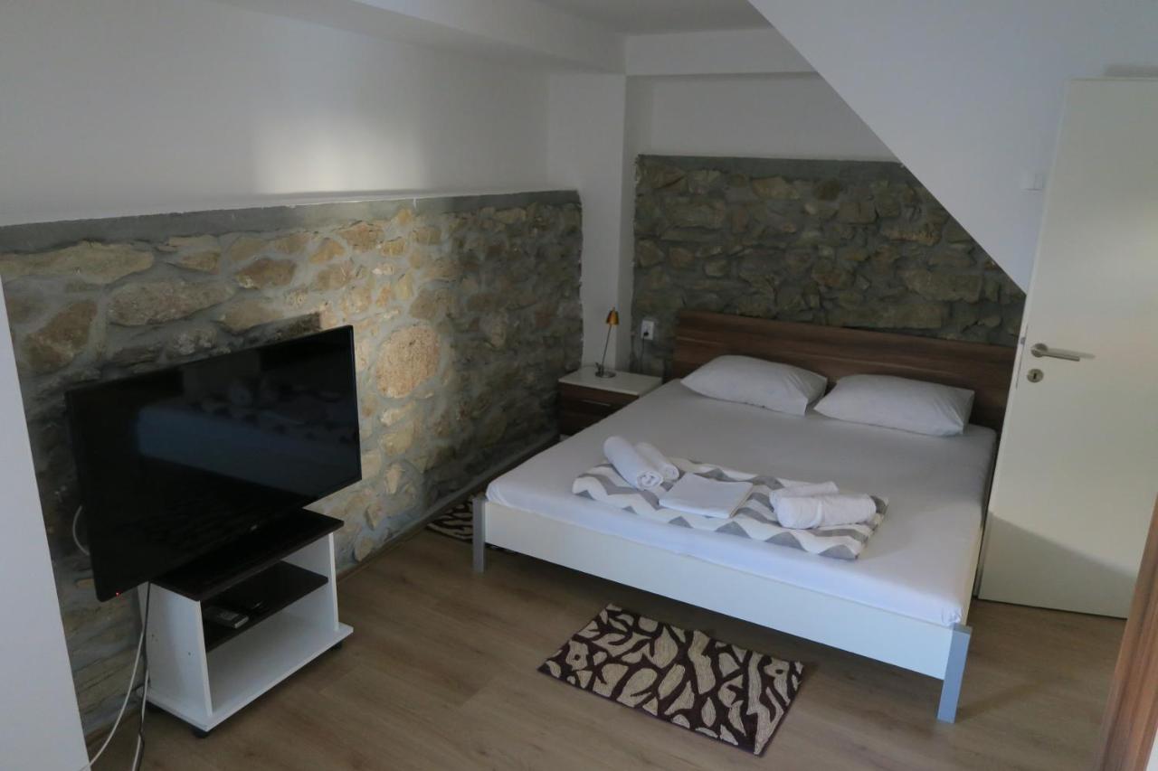 Holiday Home Ljubicic バスカ エクステリア 写真