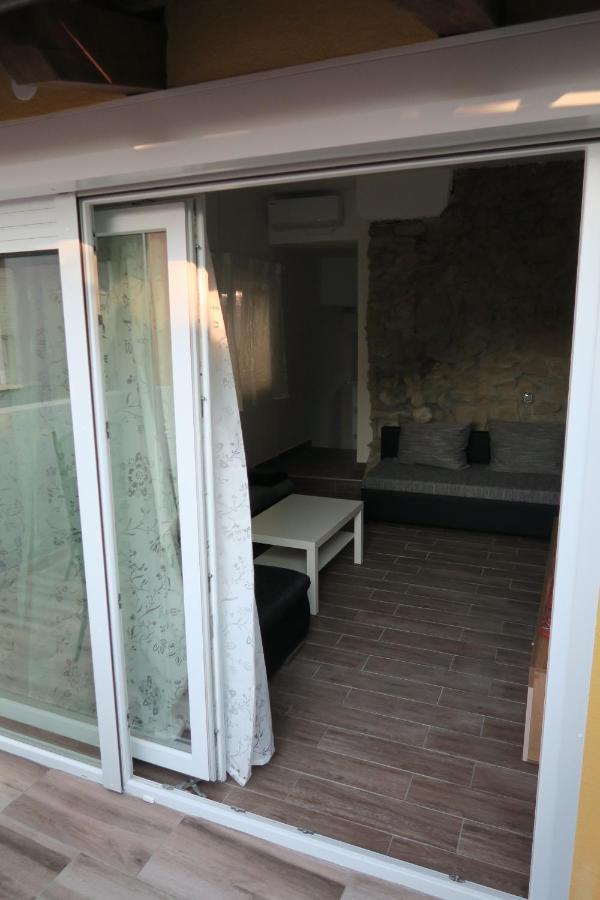 Holiday Home Ljubicic バスカ エクステリア 写真