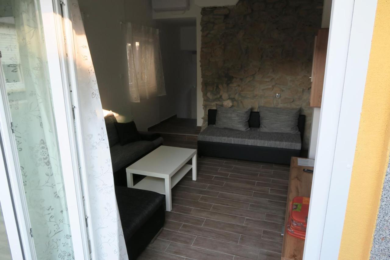 Holiday Home Ljubicic バスカ エクステリア 写真