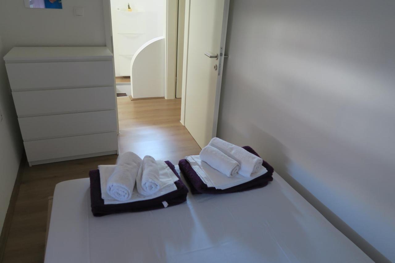 Holiday Home Ljubicic バスカ エクステリア 写真