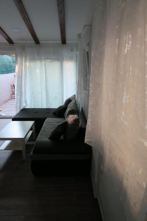 Holiday Home Ljubicic バスカ エクステリア 写真